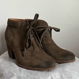 Clarks Bergen Lace Ankle Boot Dark Olive Size 10